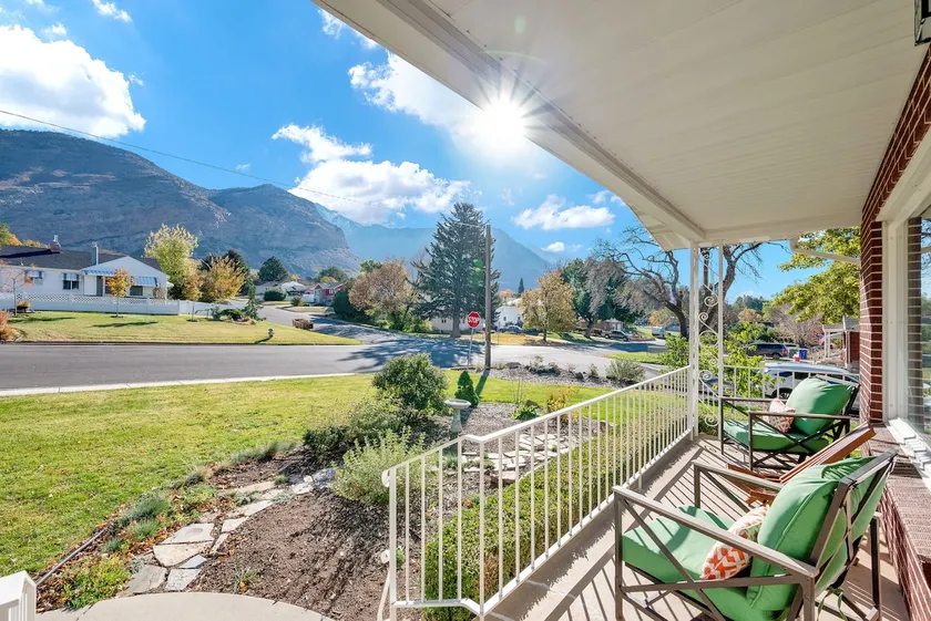 Fantastic Location | Mountain Peaks and Patios - Image 1