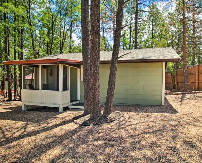Cabin 1 - Studio King Sleeps 2 - Image 1