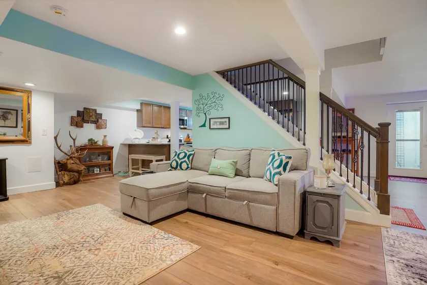 Pawfect Stay: Fireplace, Pup-Friendly & Cozy Vibes - Image 1