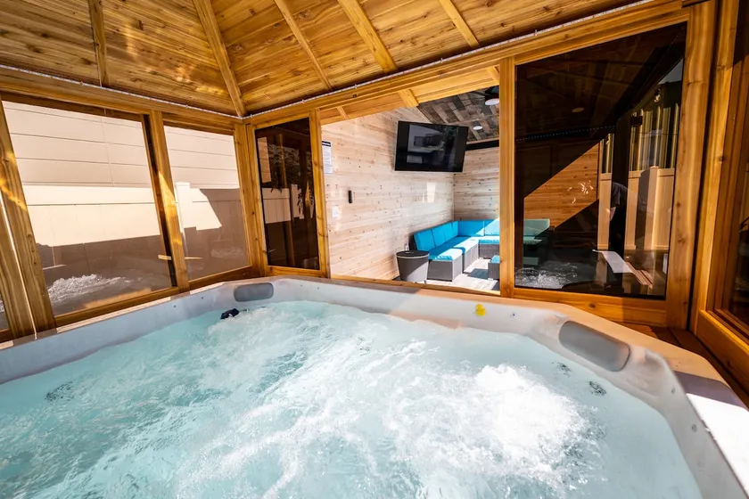 Modern Private luxury Home at TPA - Image 1