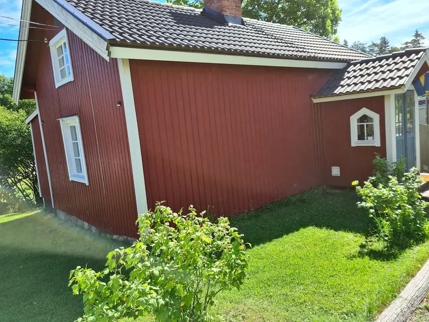 Swedish red cottage from the 1800s - Image 1