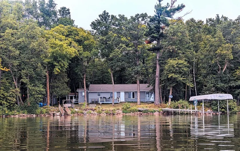 Your lakeside oasis awaits: perfect for families and fun! - Image 1