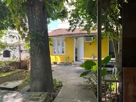 Adorable 1-bedroom backyard Guesthouse - Image 1