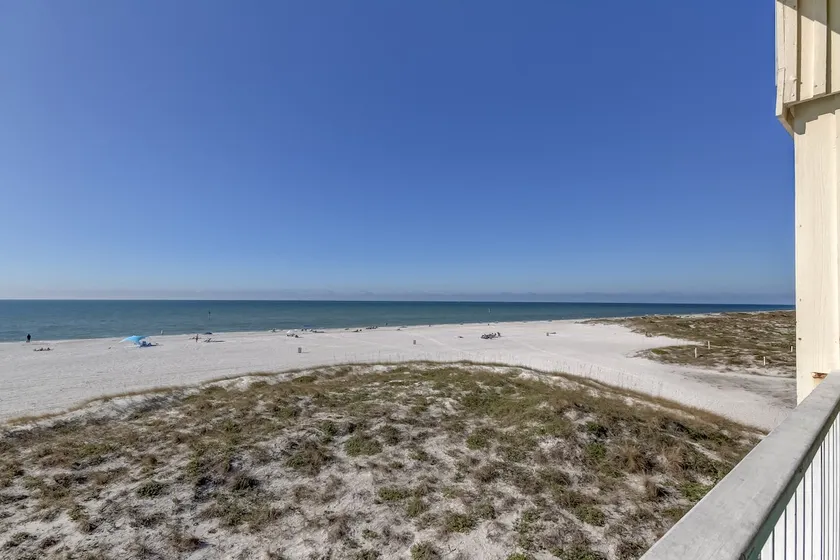#4- Renovated 2/2-King bed! Directly on the beach! - Image 1