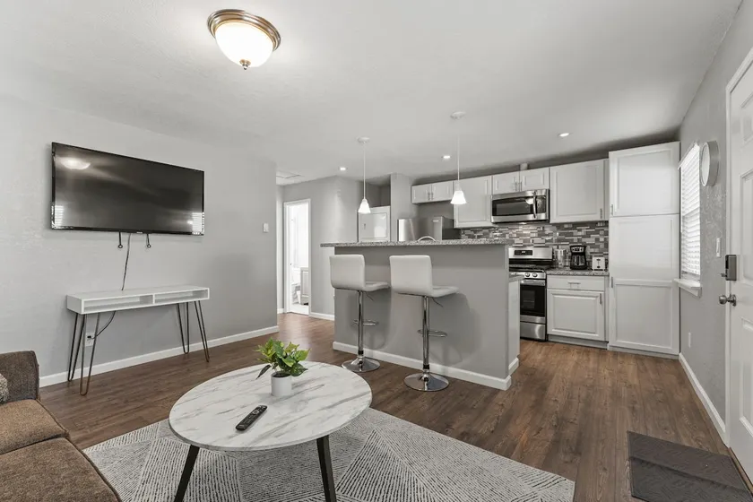 Peaceful & Central 1BR hideaway - Image 1
