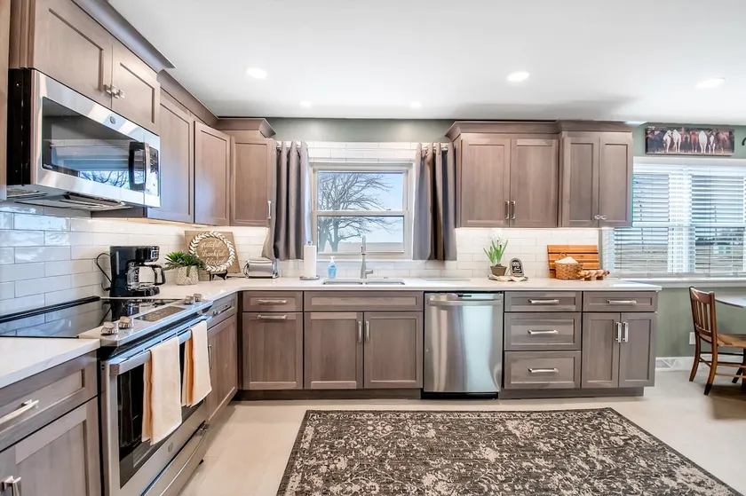 Salt City Country Farmhouse - Image 1