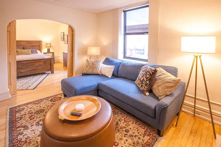 1Super Cool Downtown Apt #1 - Image 1