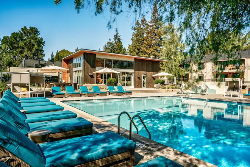 Stay in Menlo Park! Private Patio, Pool and Gym! - Image 1