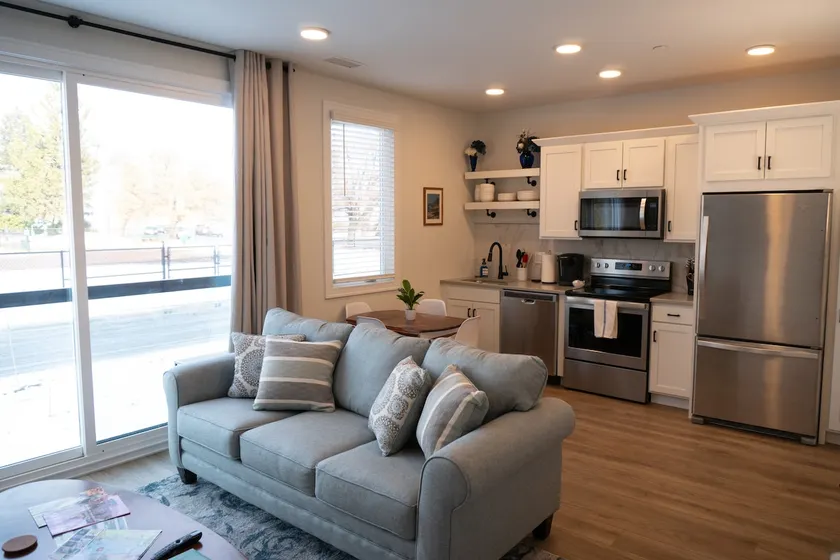 Walkable Retreat Near Beach and Downtown - Image 1