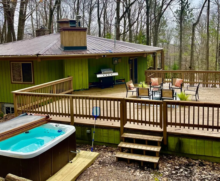 Unique Octagon Ski Lodge in heart of Rib Mountain State Park with hot tub - Image 1