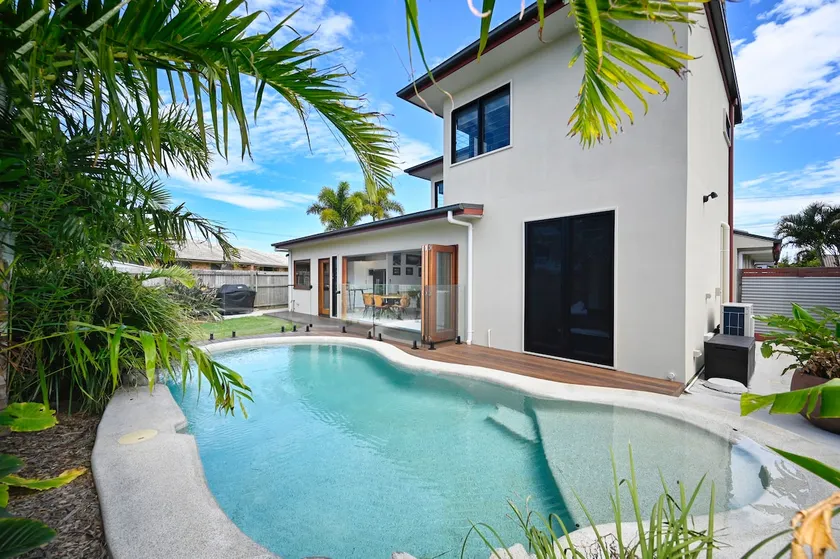Stylish Beach Side Gem - pool, beach ZG7 - Image 1