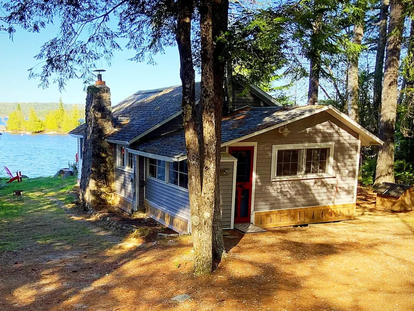 Traditional charm on Molasses Pond - Image 1