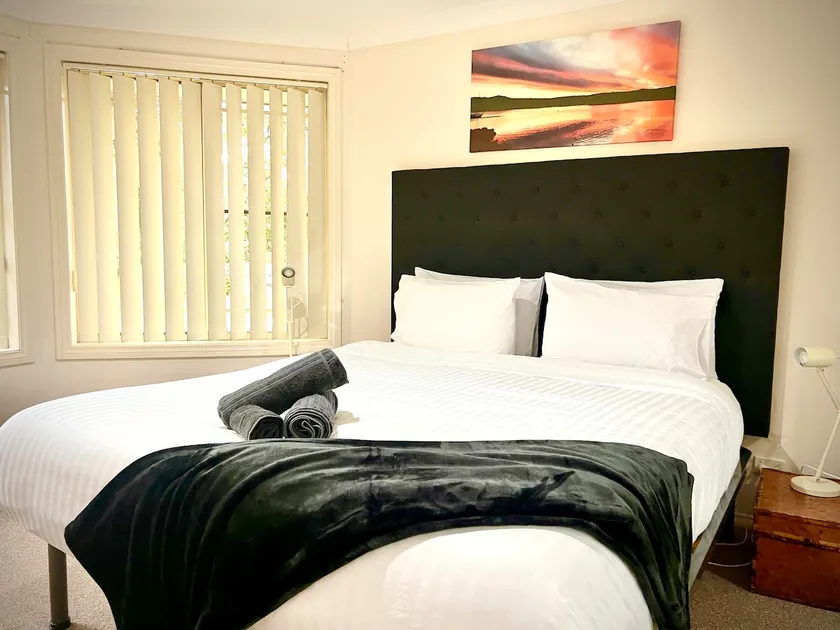 3 Br Townhouse near Gosford Hospital and CBD - Image 1