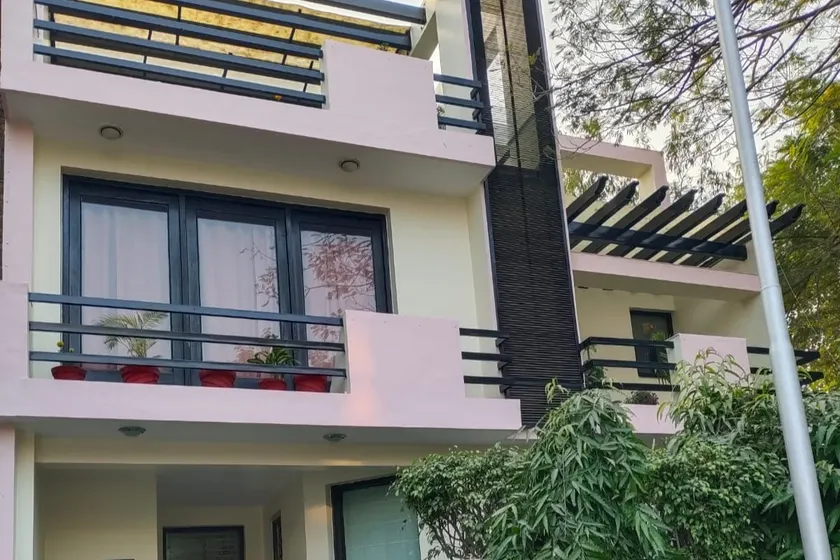 Mi Casa - Spacious Villa in Greater Noida - Image 1