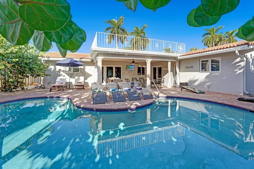 Family Beach Home. Pool & BBQ - Image 1