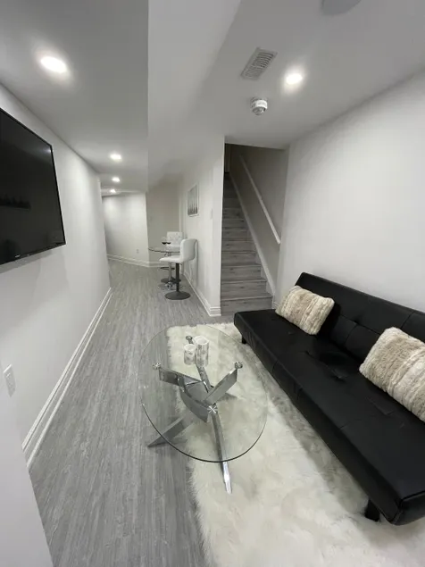 Brand new, modern apartment - Image 1