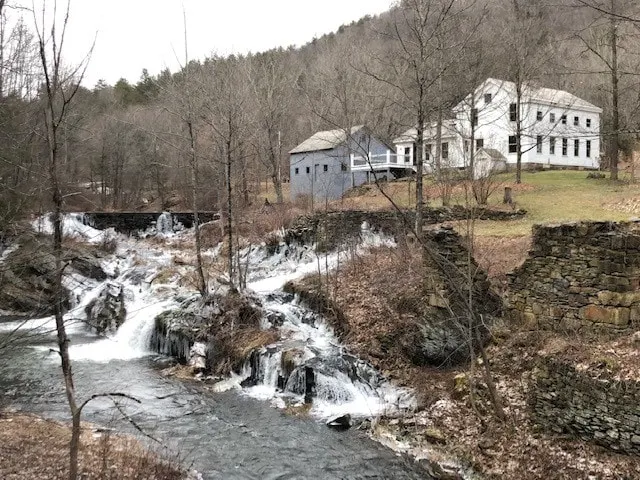 Reid House on the falls - Image 1