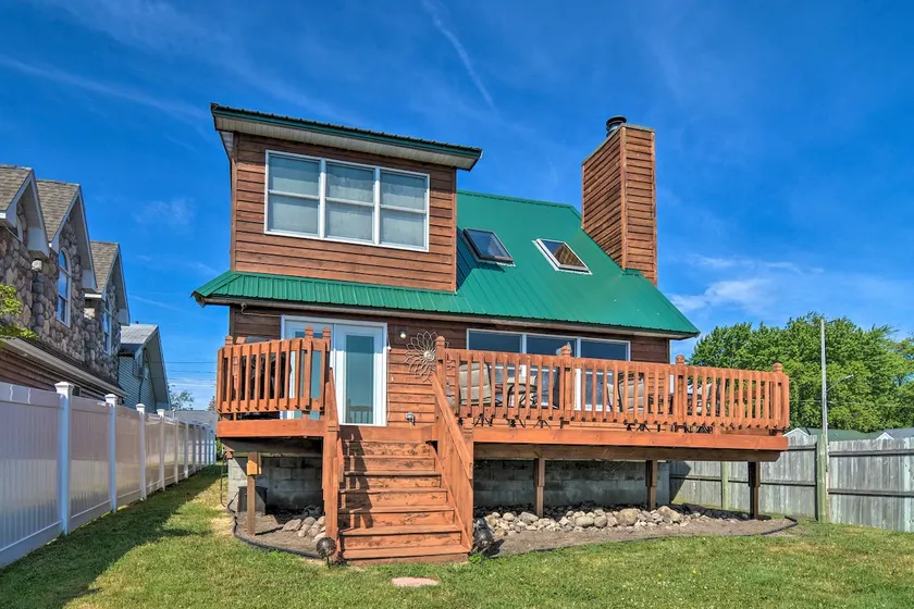 Lakefront Cottage, family & pet friendly, close to everything. - Image 1