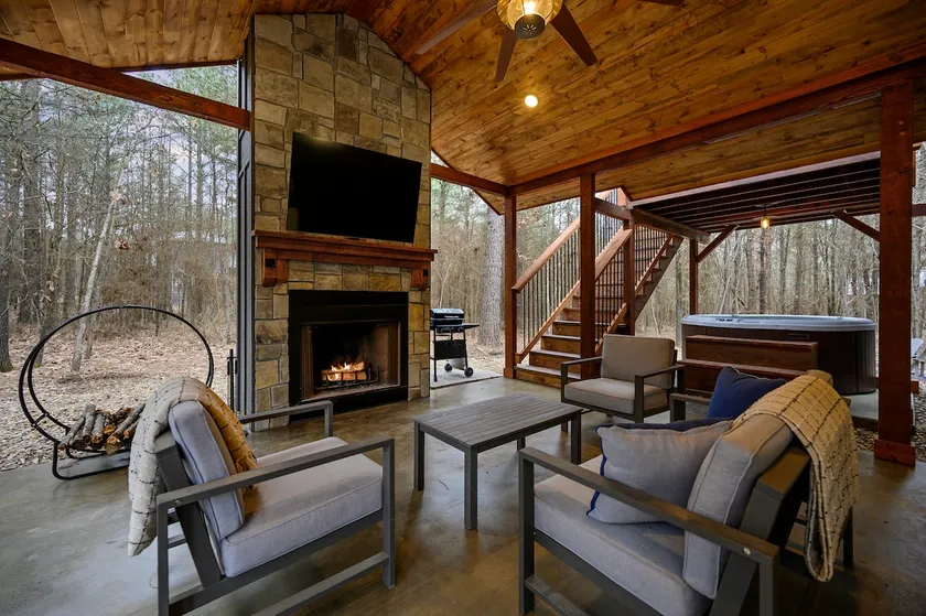 The Star Inn - Cabin sleeps 6 with hot tub! - Image 1
