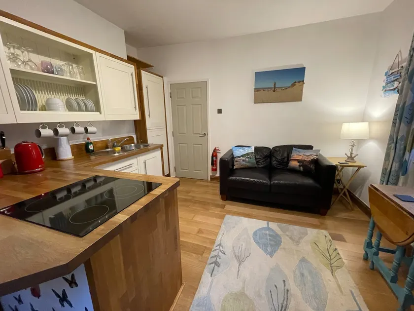 Flat 2, Ty Newydd - Image 1