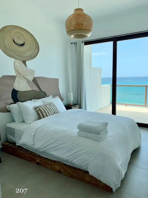 1 Corcega Beachfront Suites - Image 1