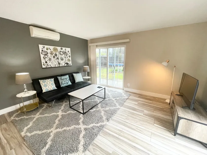 Private Yard No Stairs! 1 bed unit @ Mid Palo Alto - Image 1