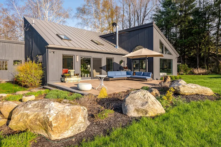 Waterfront oasis in heart of Berkshires - Image 1