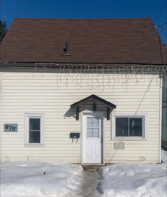 Riverside Park Home - Image 1