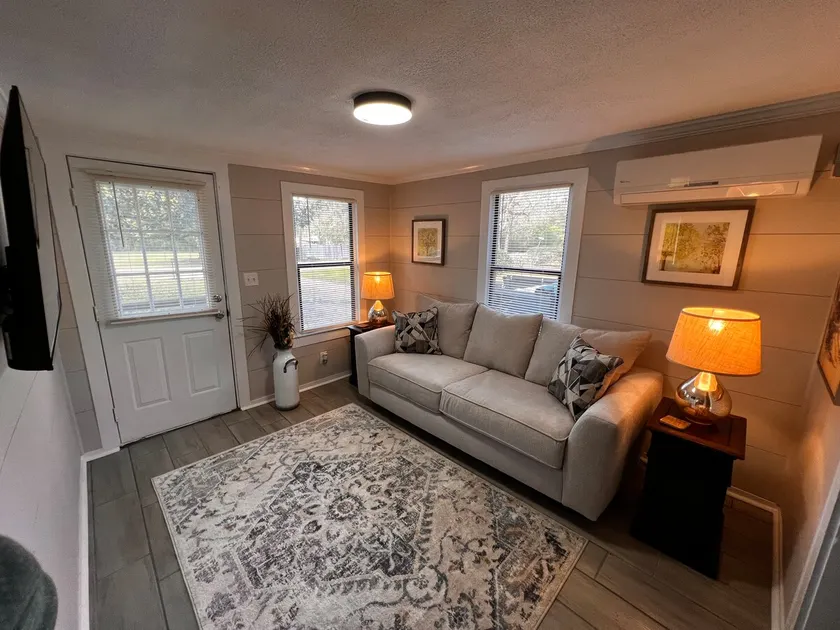 Peaceful and Cozy Cottage Jacksonville, FL - Image 1