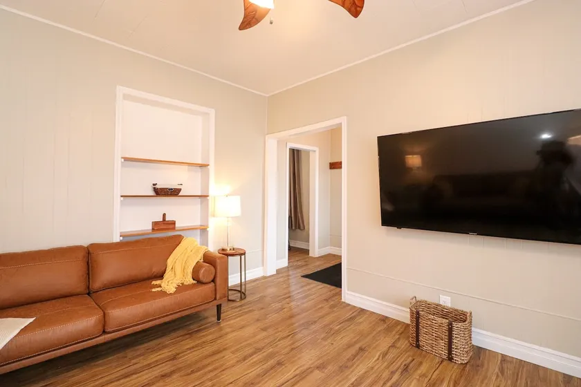 2 Bed 2 Bath in Downtown Windsor w/ Free Parking - Image 1
