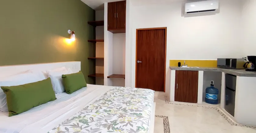 Garden, Air, 1 Block to Beach, Kitchenette, C4 - Image 1