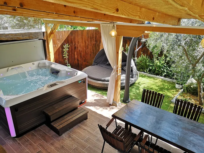 Apartment Vespa & Jacuzzi - Image 1