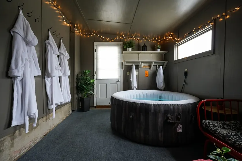 Relax & Play in Style & Comfort- Ideal Location! - Image 1
