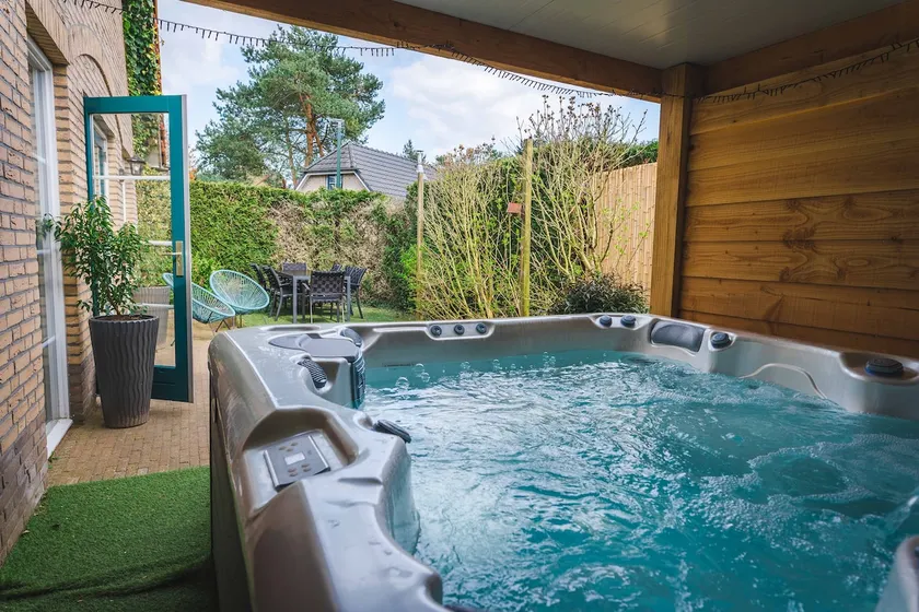 Luxurious Veluwe vacation home with Jacuzzi and sauna - Image 1