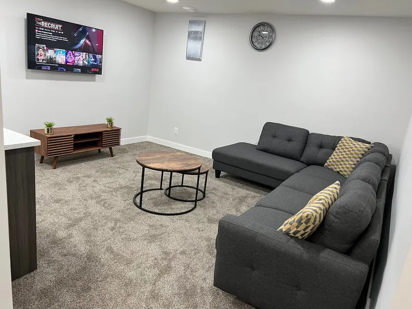 Cozy Guest Suite with Gym - Image 1