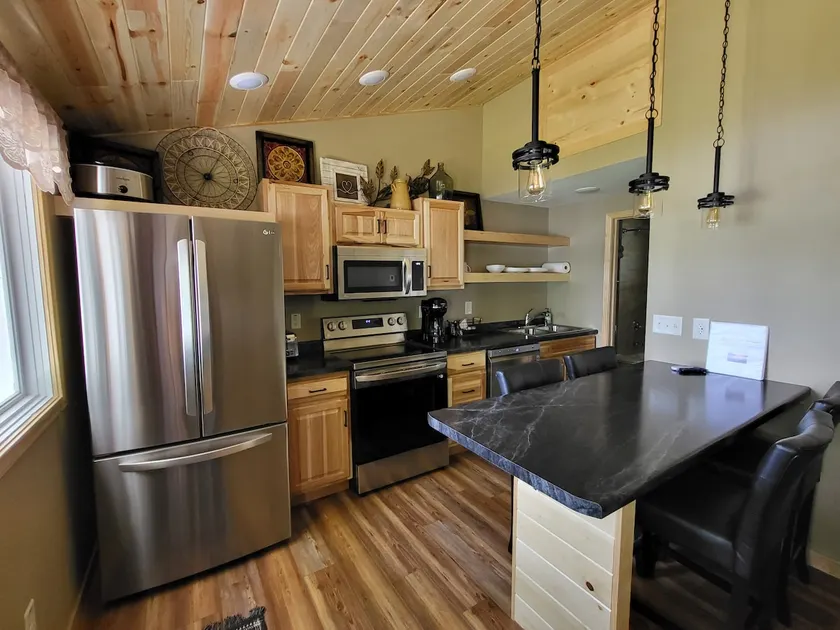 Lake Front Cabin-West - Image 1