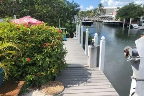  Escape Winter at Gulf side Gem! 45 ft. Dock, pool , hot tub and more - Image 1