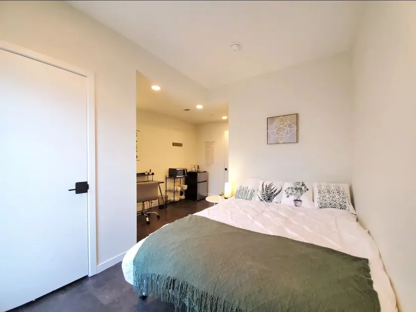 Pristine Studio in New Townhome - Image 1