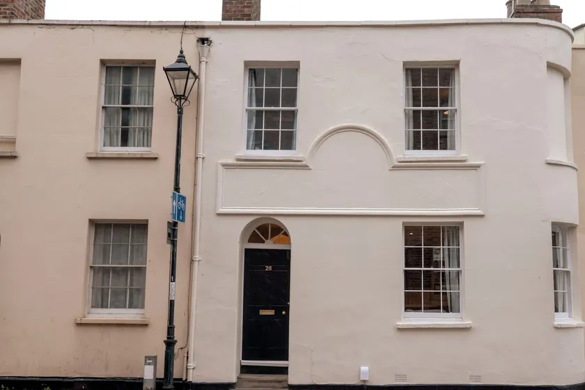 Renovated stylist Grade II listed 3 bed house - Image 1