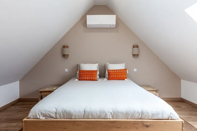 Minimalist duplex cottage in the countryside - Image 1