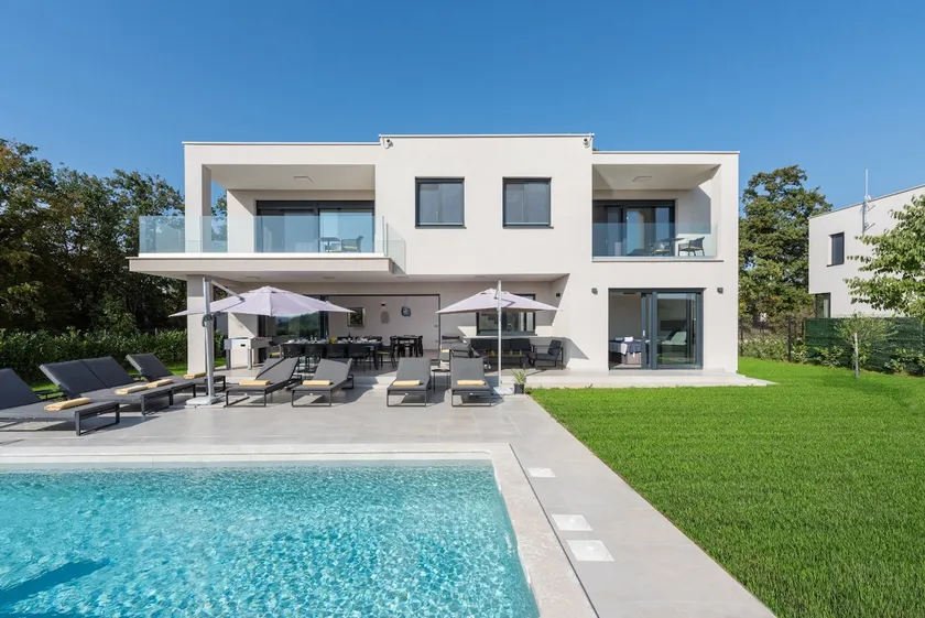 Villa Pina***** in Karigador/Novigrad - Image 1