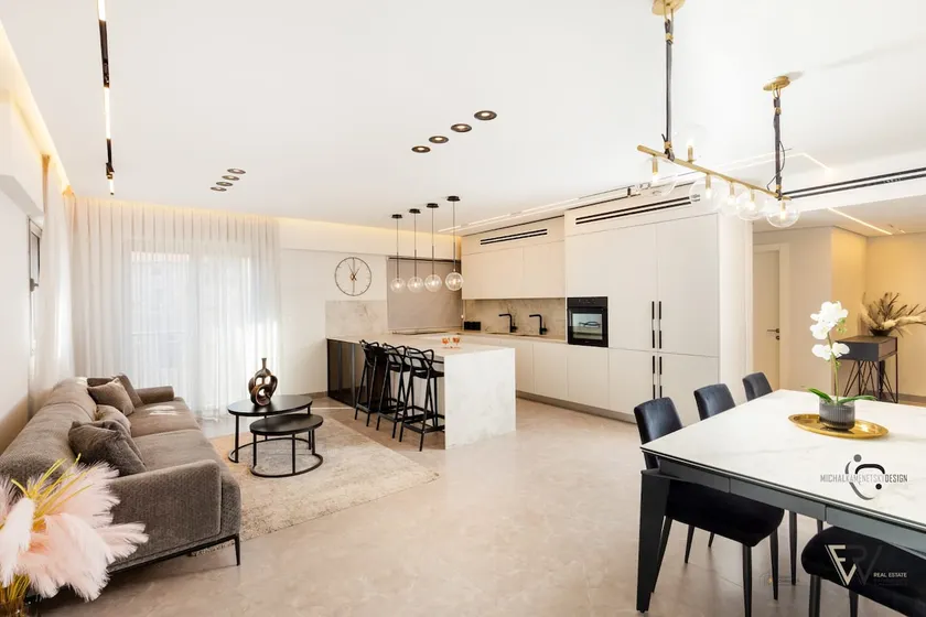 *Luxury Penthouse with JLM view! Best Location!* - Image 1