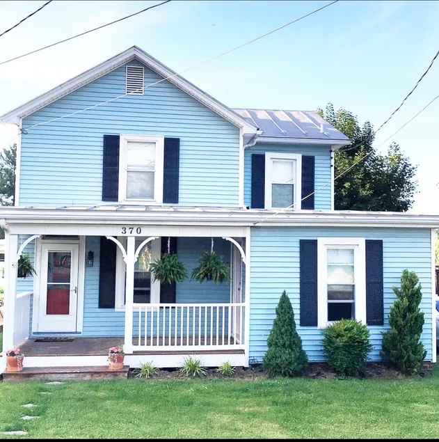Modern Farmhouse in Dayton - Image 1