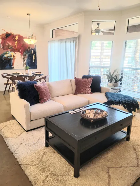 One Bedroom In Walking Distance -Georgetown Square - Image 1