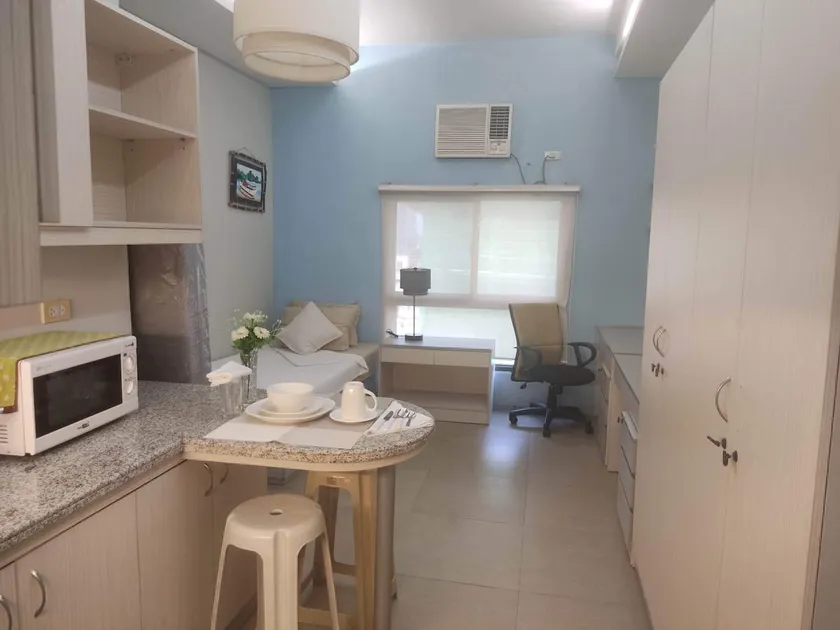 Fully Furnished Studio w/Kitchen - Image 1