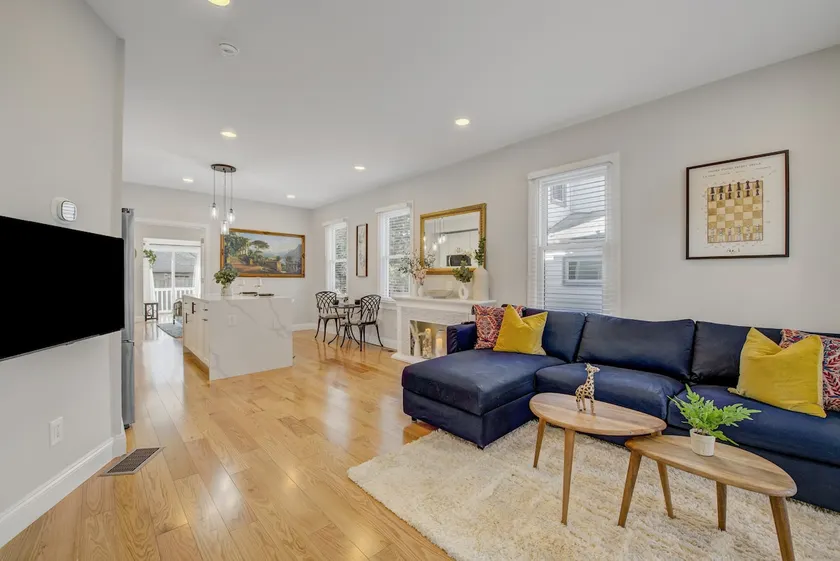 Palmer Square 1BR w/ Private Patio - Image 1