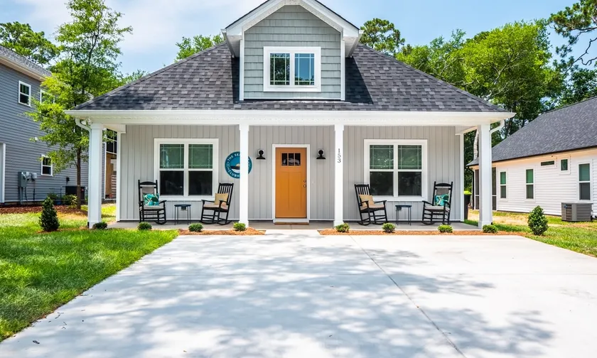 Cozy Family Beach Retreat 1mi. to Oak Island Beach - Image 1