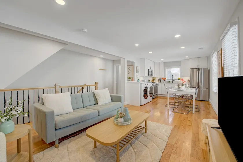 Palmer Square 2BR w/ Parking - Image 1