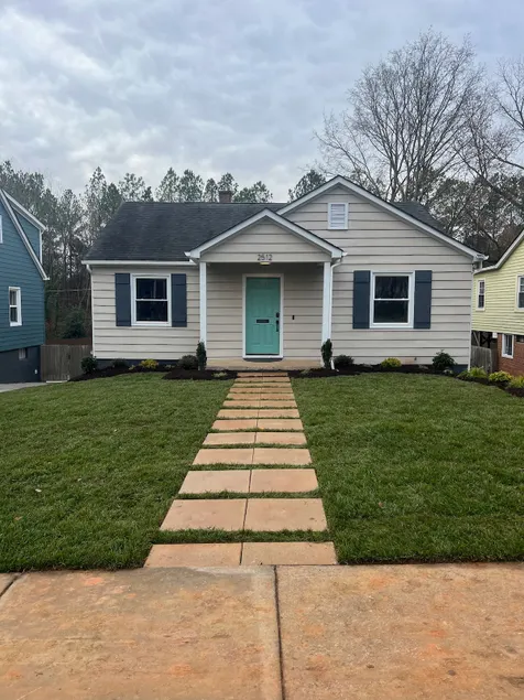 Newly renovated cute 3 bedroom 2 bath bungalow - Image 1