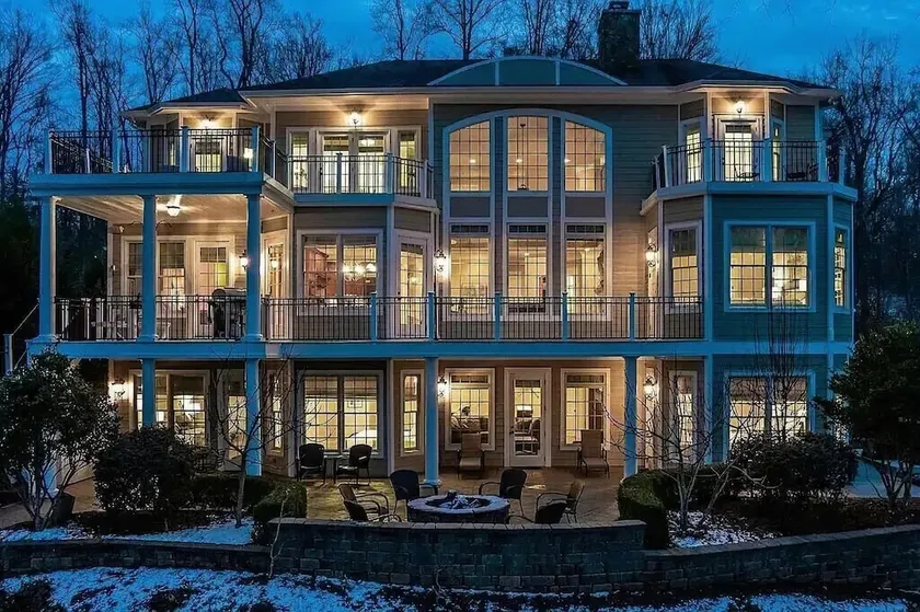 Lake Daze - Incredible 8 Bedroom Lake Gaston 5-star  Boat included in rental - Image 1